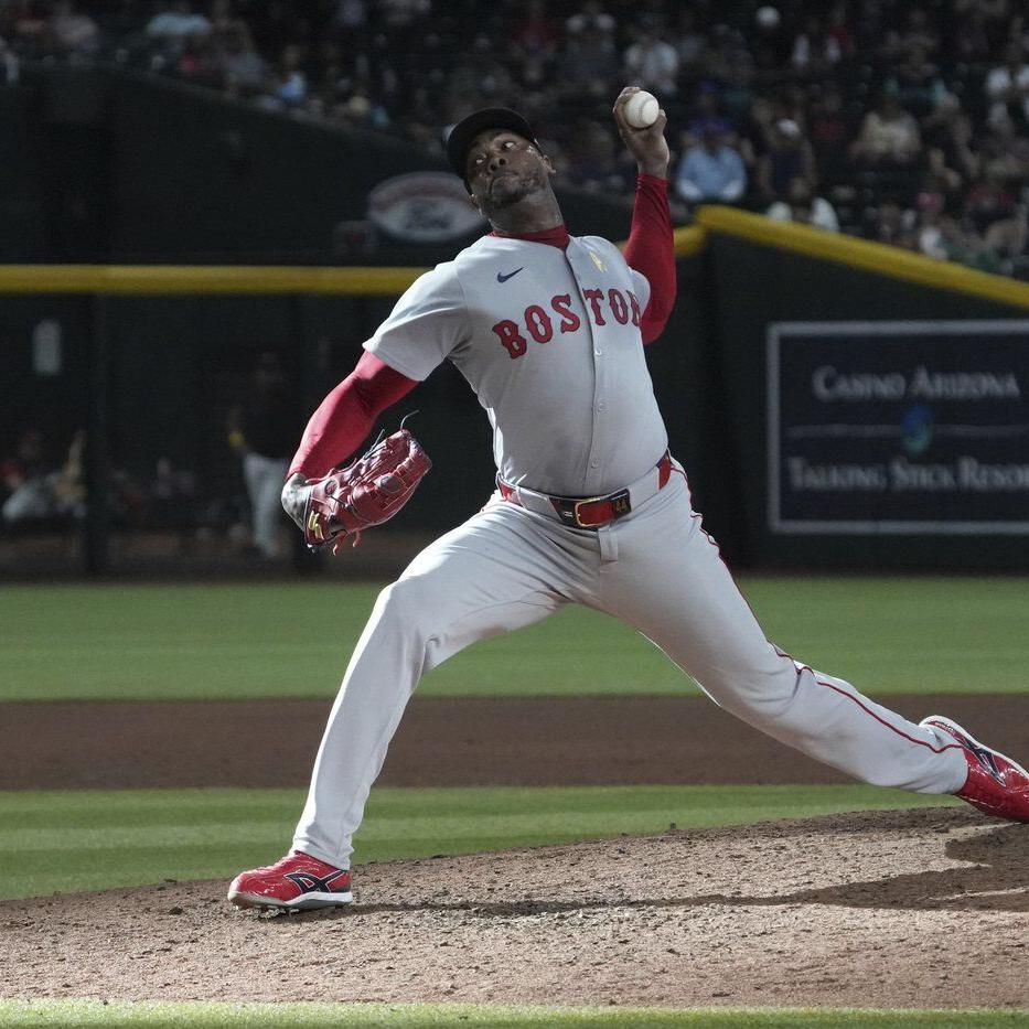 Details of Aroldis Chapman's $13.3 million, 1-year contract with the Boston Red Sox for 2026